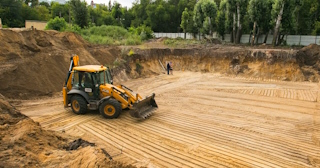 Разработка котлована Белорецк стоимость за от 560 руб. м3 - заказать работы по копке и рытью котлованов | траншей